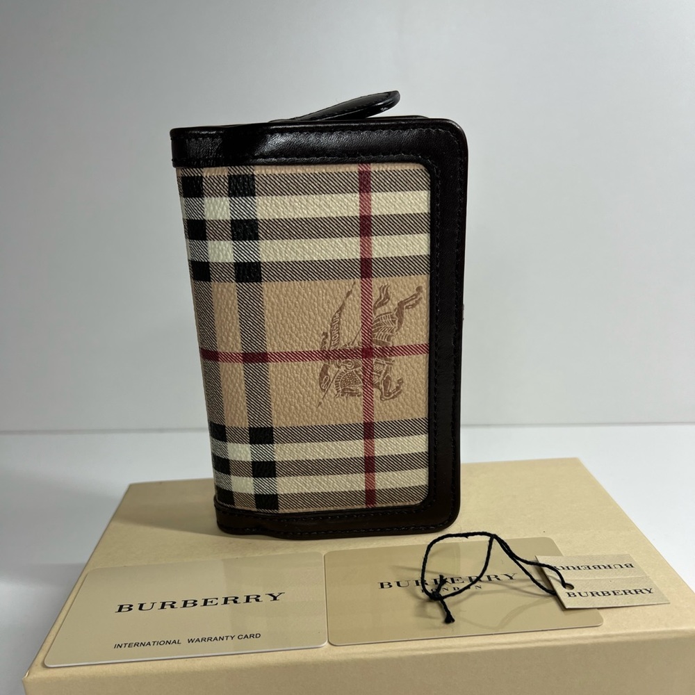 BURBERRY COMPACT ZIP AROUND IN CLASSIC PRINT
